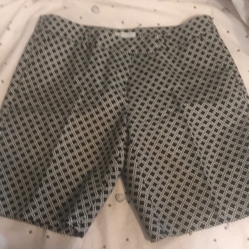 Katherine Barclay black /white printed Bermuda shorts size 10